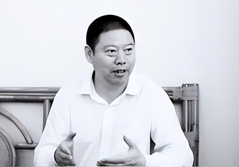 改革开放后,陆文荣凭借敏锐的商业嗅觉和丰富的经商经验,不仅将国内的