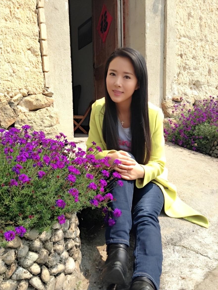 回顾演员颜丹晨我这辈子正确的决定就是44岁为小丈夫生儿子