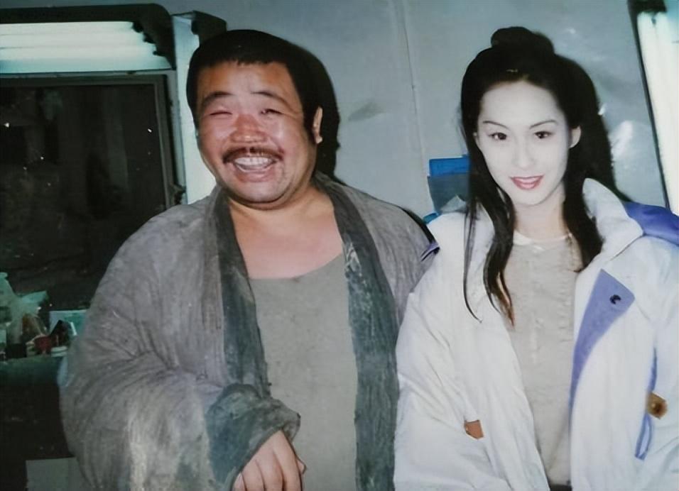 "我反对这门亲事"《大话西游》中,许敬义扮演蛤蟆精和一个土匪.