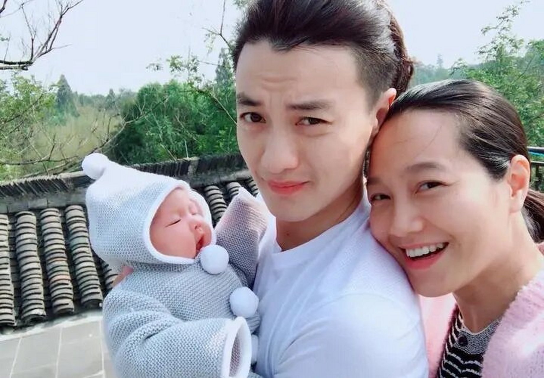 遇见周一围是她最大的幸福吧  朱丹原生家庭条件并不好,小时候父亲患