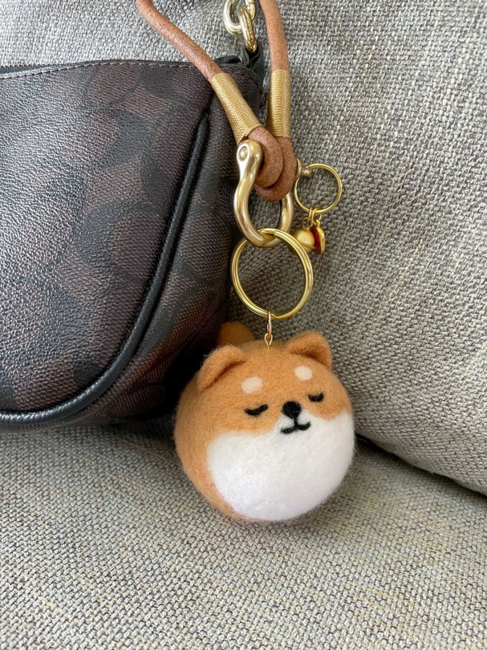 羊毛毡大变身!看我巧手戳出萌趣柴犬团子,挂起即是吸睛焦点!