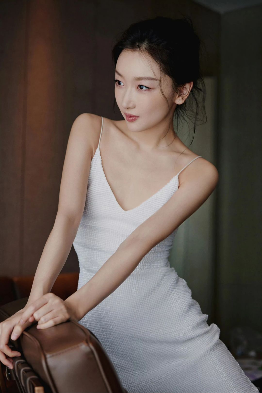 我刚看到周冬雨的个人写真,我简直被她的五官惊艳到了!