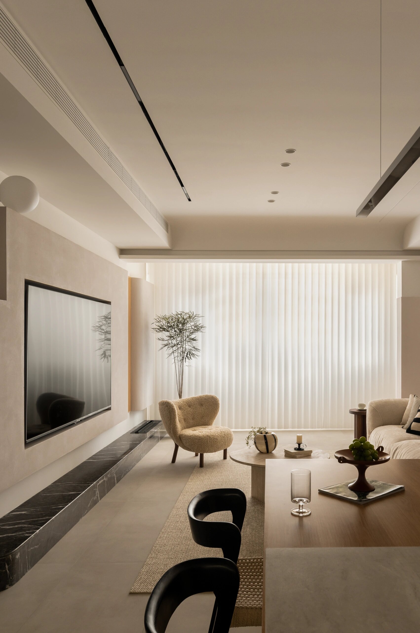 我还把"月亮"搬上了背景墙  走进客厅,就像走进了杂志封面一样,令人