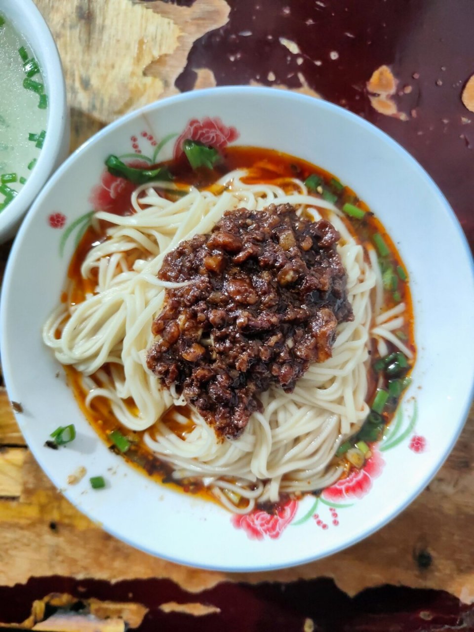 素椒杂酱面  午后探店记:邂逅眼镜烧烤旁那家低调的无名面馆,一碗朴素