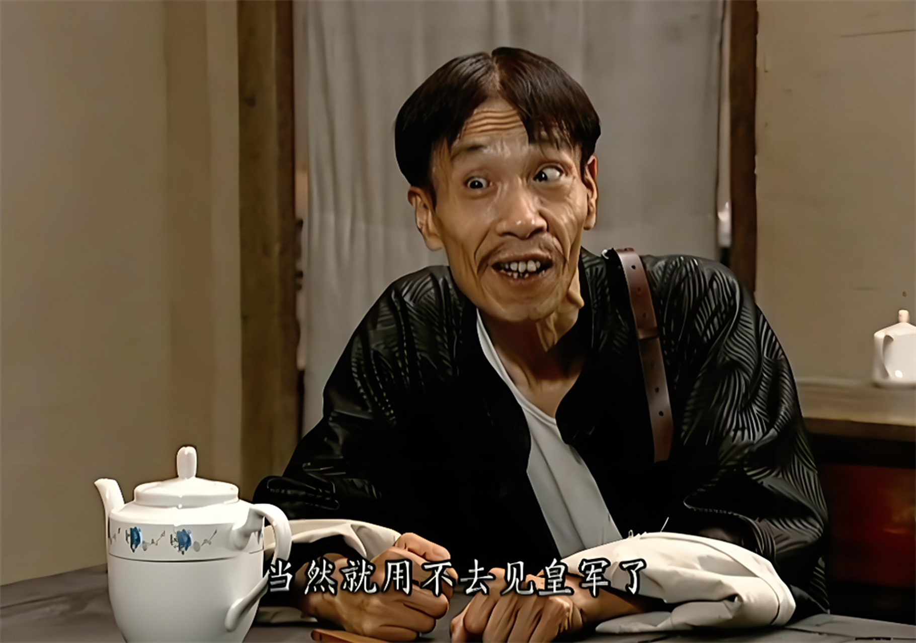 演员颜冠英说,别人嫌弃我寒掺,倒也算了,我两个姐姐也嫌弃我,上小学的