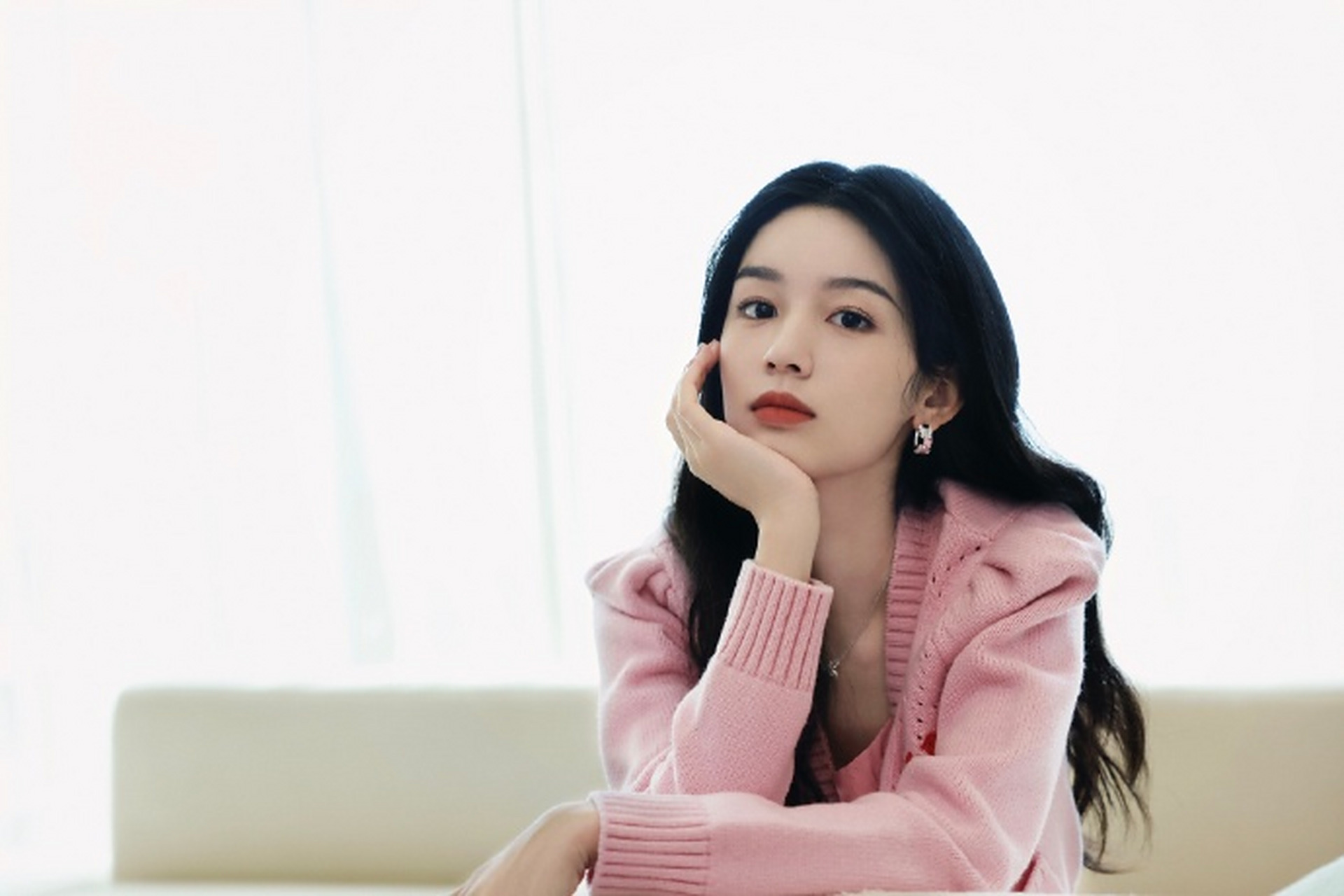 周也的养眼穿搭,真的是元气满满!