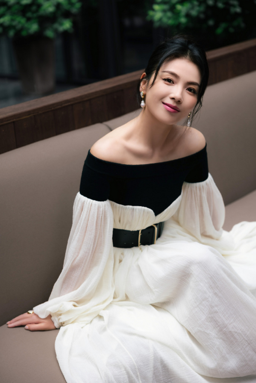 马伊琍,刘涛争相发素颜照大方喊话:我卸妆啦~[没眼看]  哈喽,各位娱乐