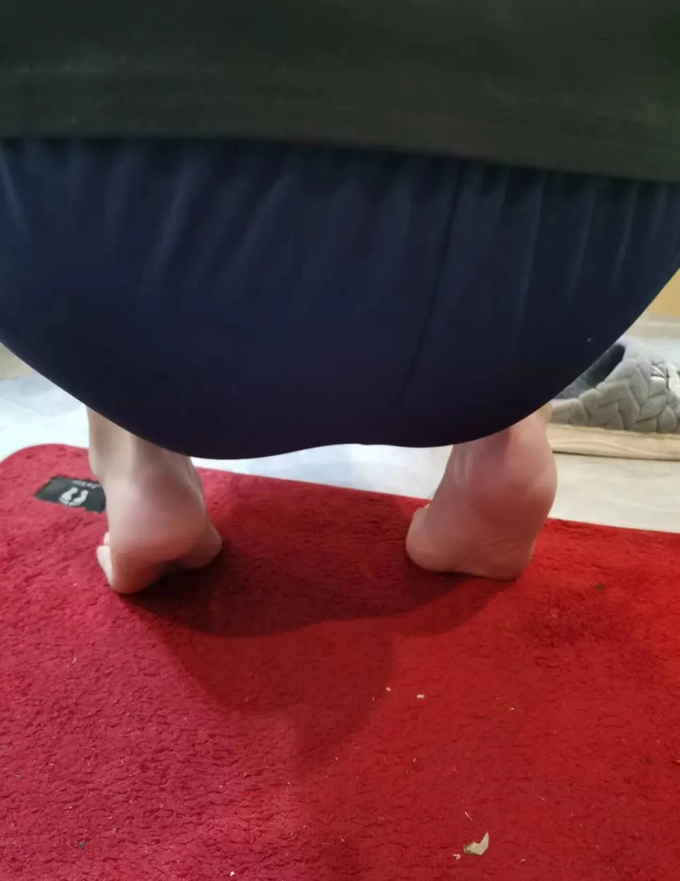 "老邱,我家小子蹲不下来,有办法吗?