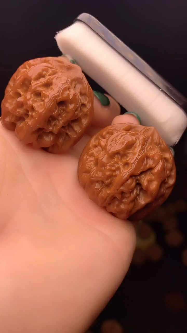 您的核桃玩包浆了,是不是特别漂亮呢