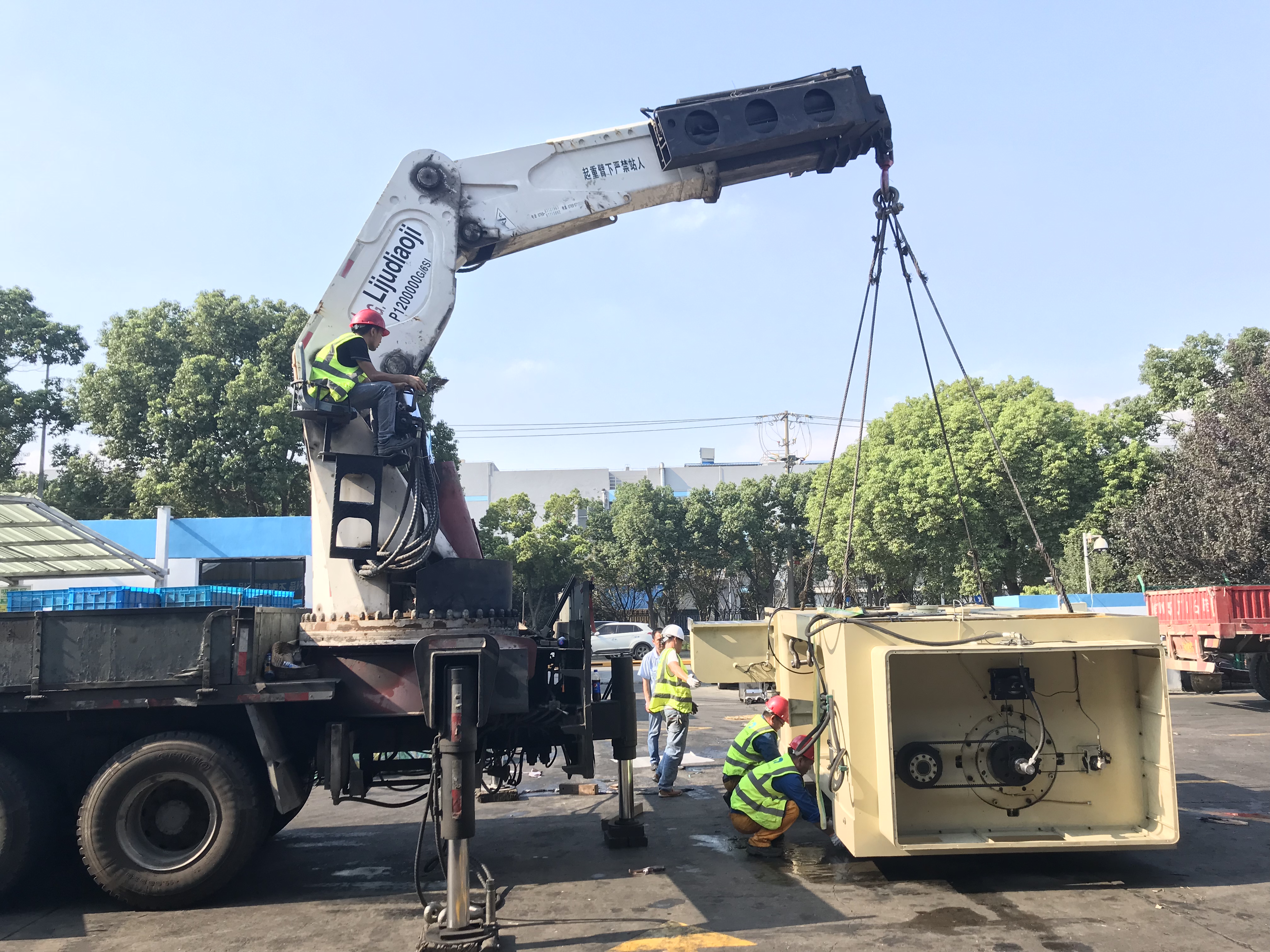 江阴工厂搬迁公司 一鼎提供一站式设备吊装搬运服务