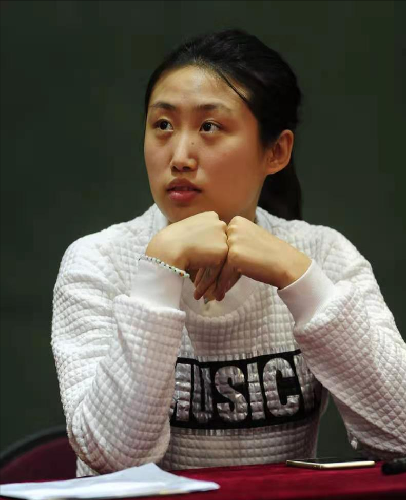 "奥运冠军"郭跃:被开除后,转型金融很成功,如今长发很漂亮!