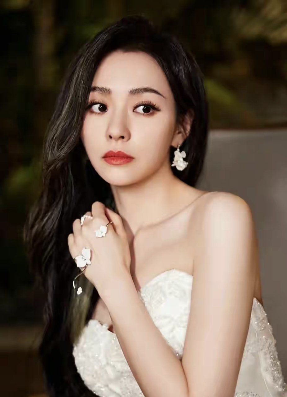 歌美人甜,张靓颖走性感路线,丰腴迷人,实力唱将,性感女神#张靓颖