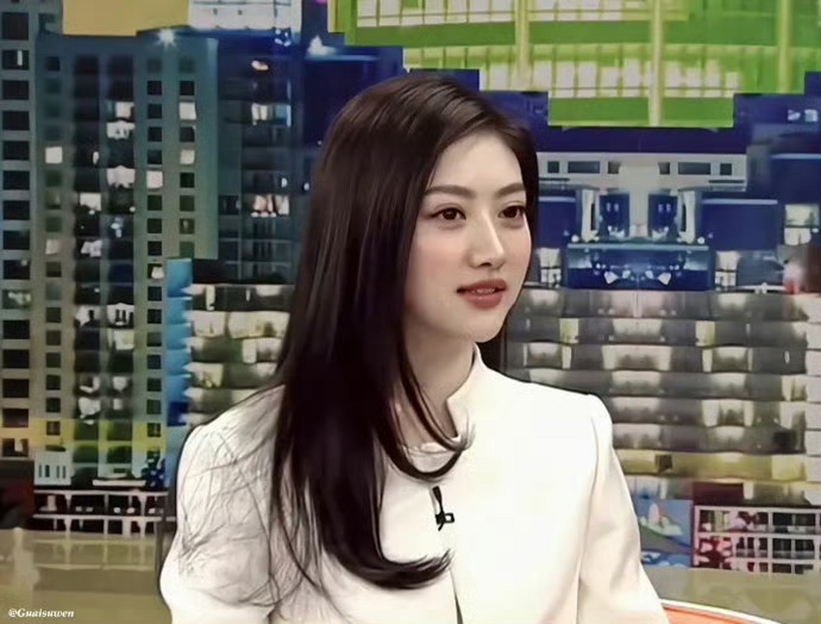 早期采访的景甜 ,她真的,简简单单就美得不行,太繁琐只会遮住她的美.