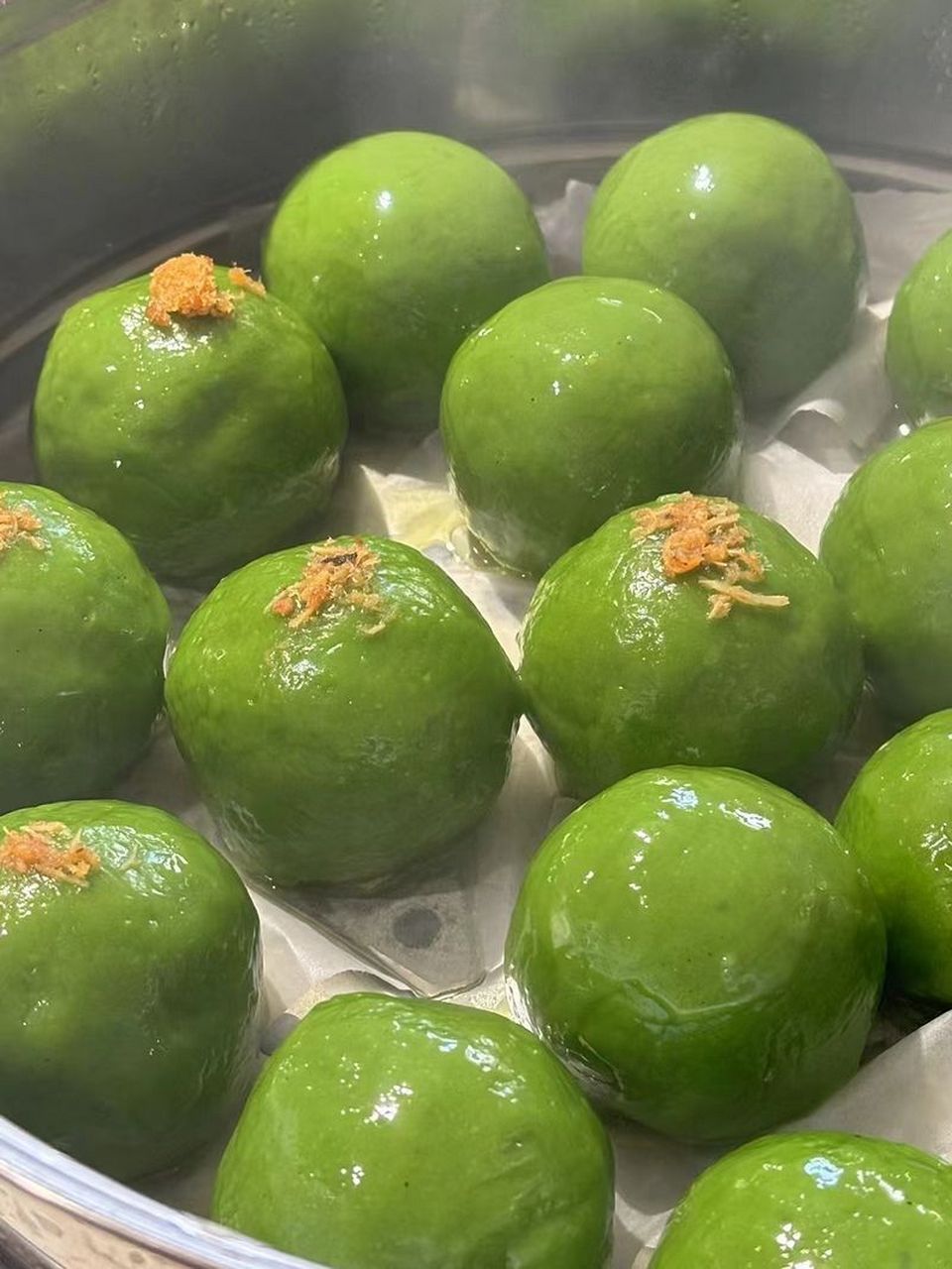 今天的午餐是茴香肉包子和青团,简直是打工人的福利啊!