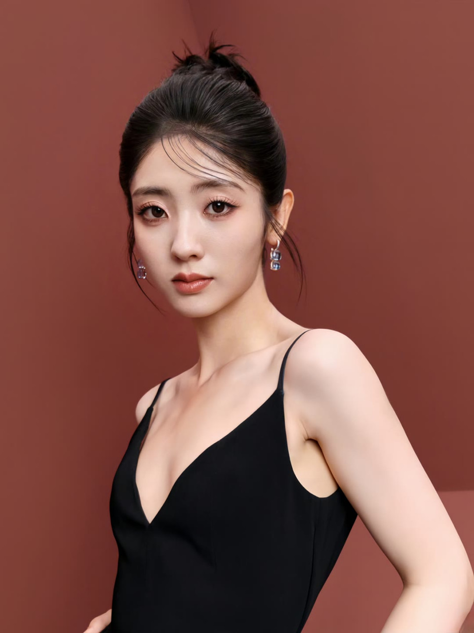 关于邢菲的绯闻,其中较为引人注目的是她与唐晓天的恋情传闻.