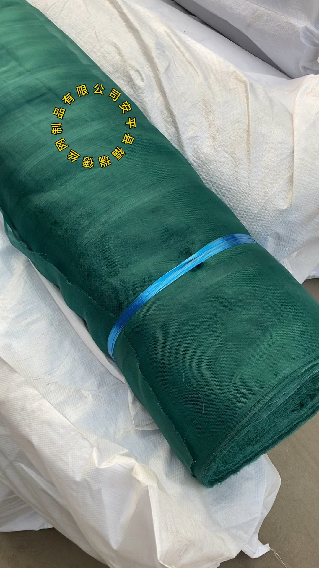 1.8米高固沙网沙障用作高立式阻沙障,应用于酒泉市铁路边-度小视
