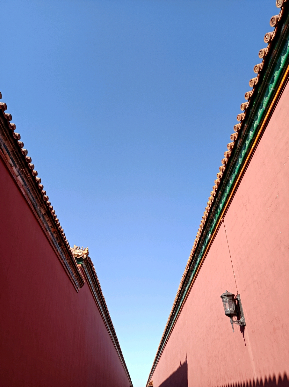 故宫里的一线天,深宫大院,高高的围墙