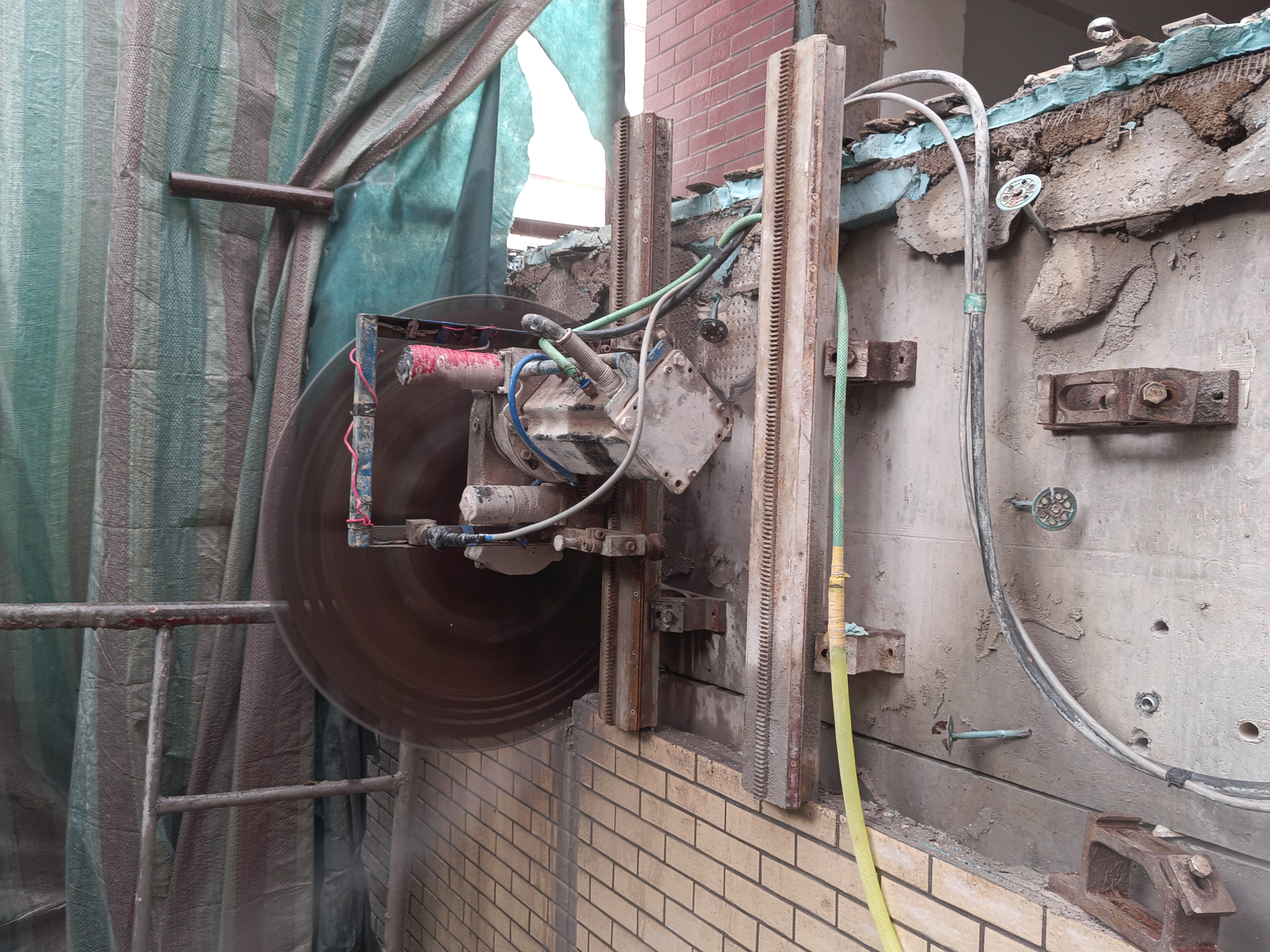 北京大兴墙体切割开洞