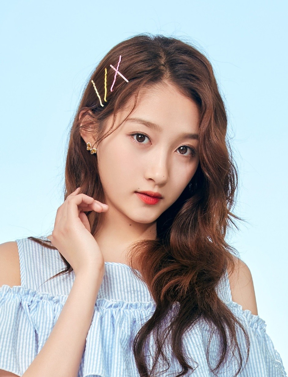 关晓彤演技出众受瞩目,清纯外貌加甜美笑容,难怪鹿晗如此着迷!