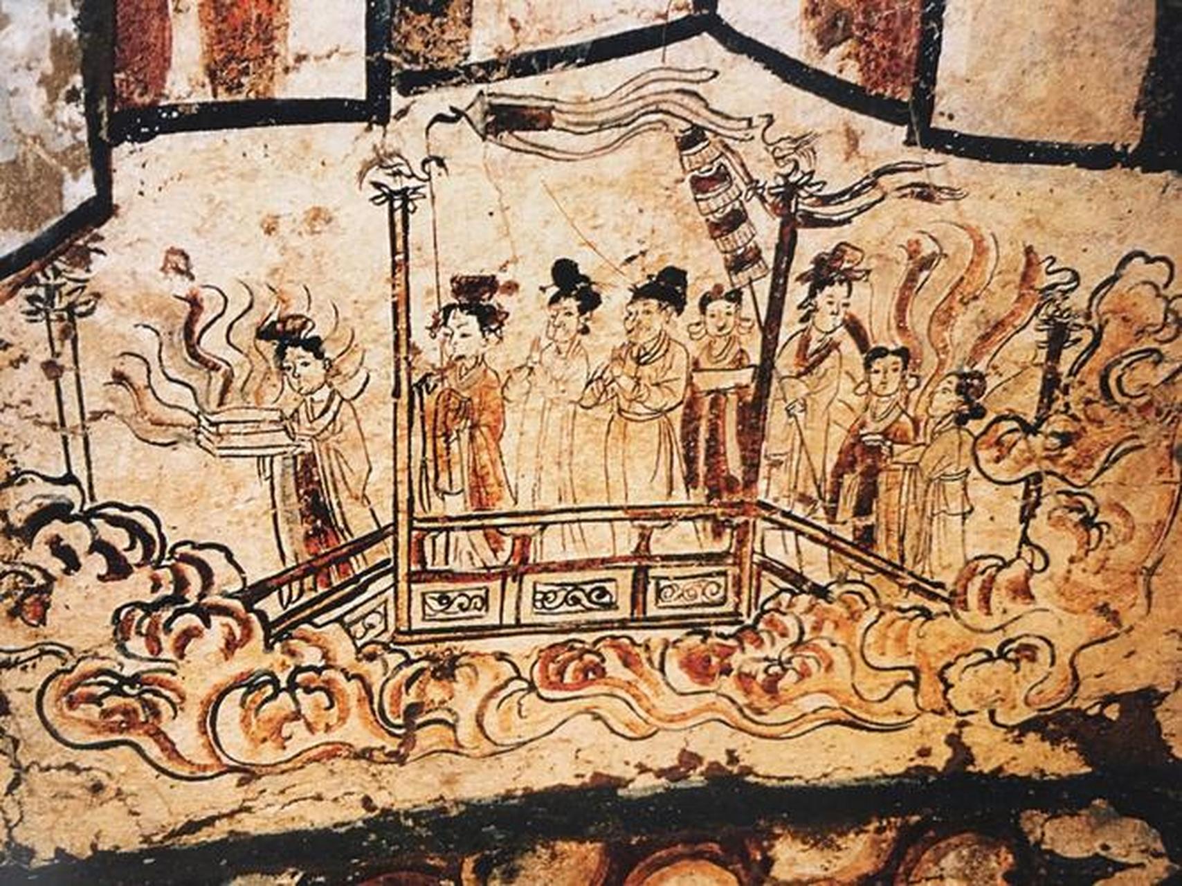 西汉卜千秋墓壁画,夫妻二人合葬于后室之中,墓顶脊壁画有墓主人升仙图