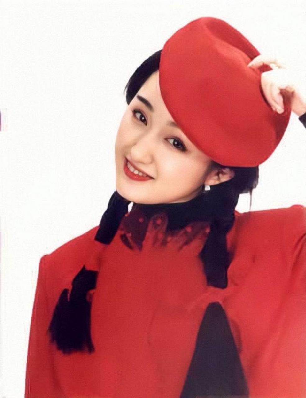 甜歌皇后杨钰莹是中国内地歌坛的一位传奇人物.