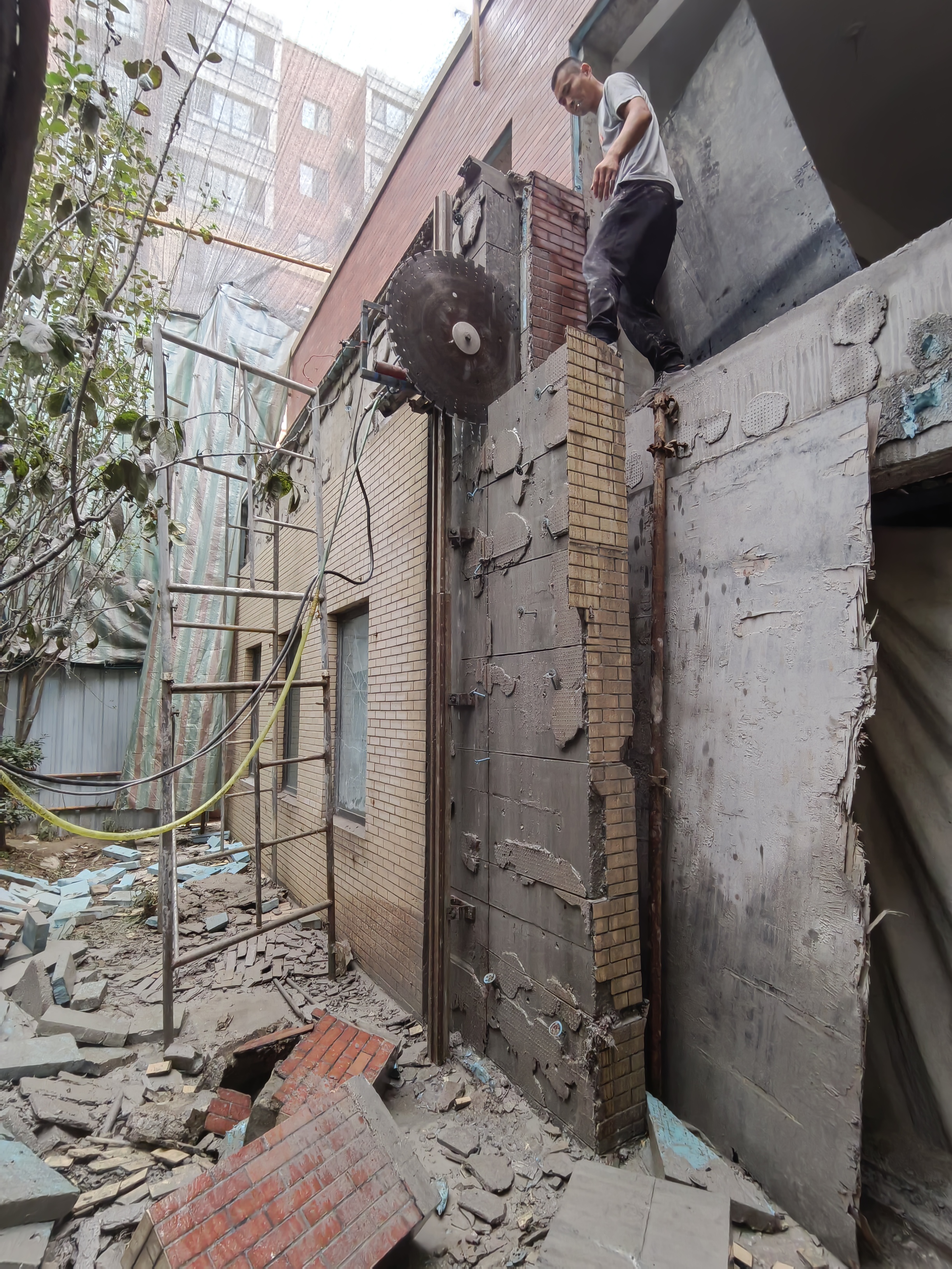 北京大兴墙体切割开洞