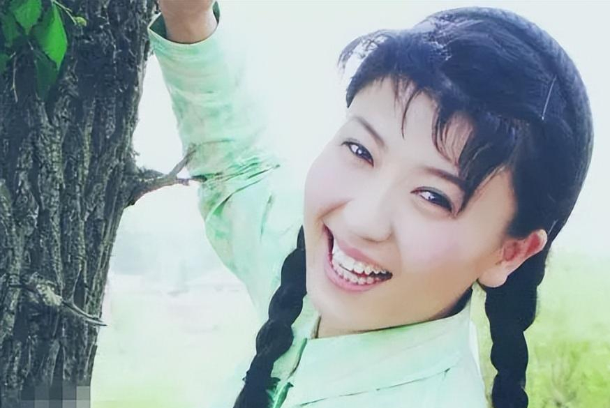 回顾一场直播暴露师级干部闫学晶的真实财力农民根本不敢想