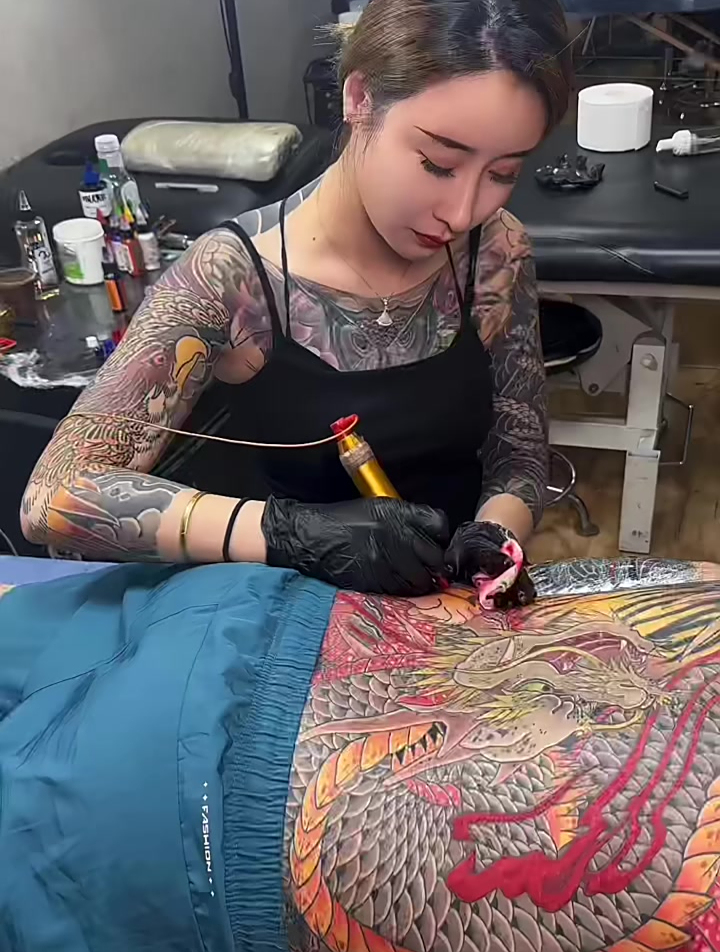 记录女纹身师的日常