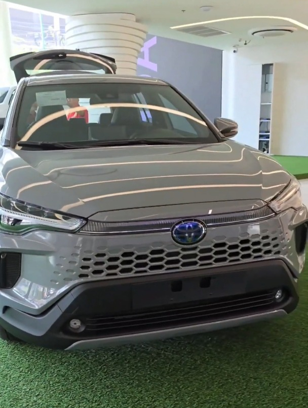 全新丰田卡罗拉cross实拍这前脸造型比丰田rav4好看