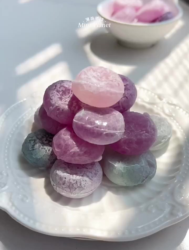 水晶般的琥珀糖,外脆内软.