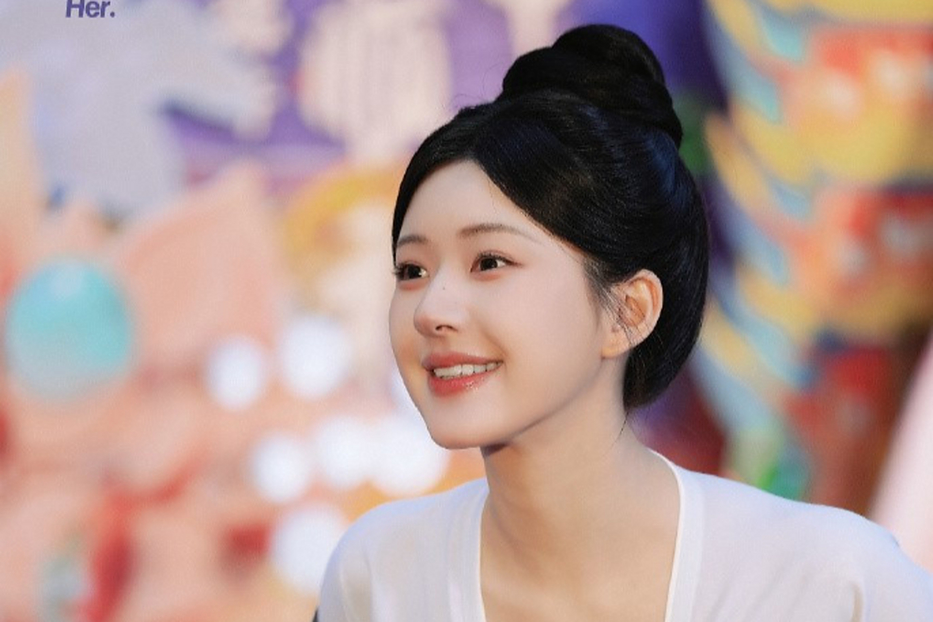 古装传奇剧《珠帘玉幕》杀青,赵露思与刘宇宁联袂主演,该剧改编自畅销