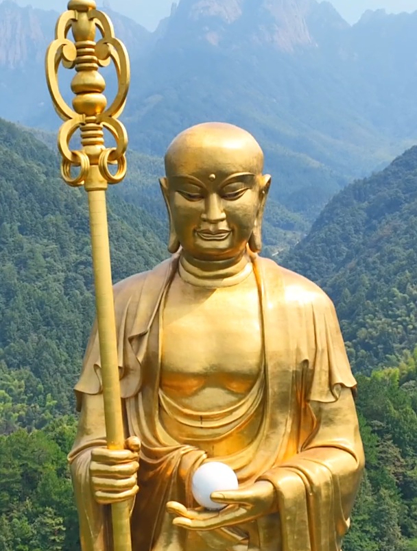 九华山地藏王菩萨铜像高99米总造价15亿耗费10年才建成