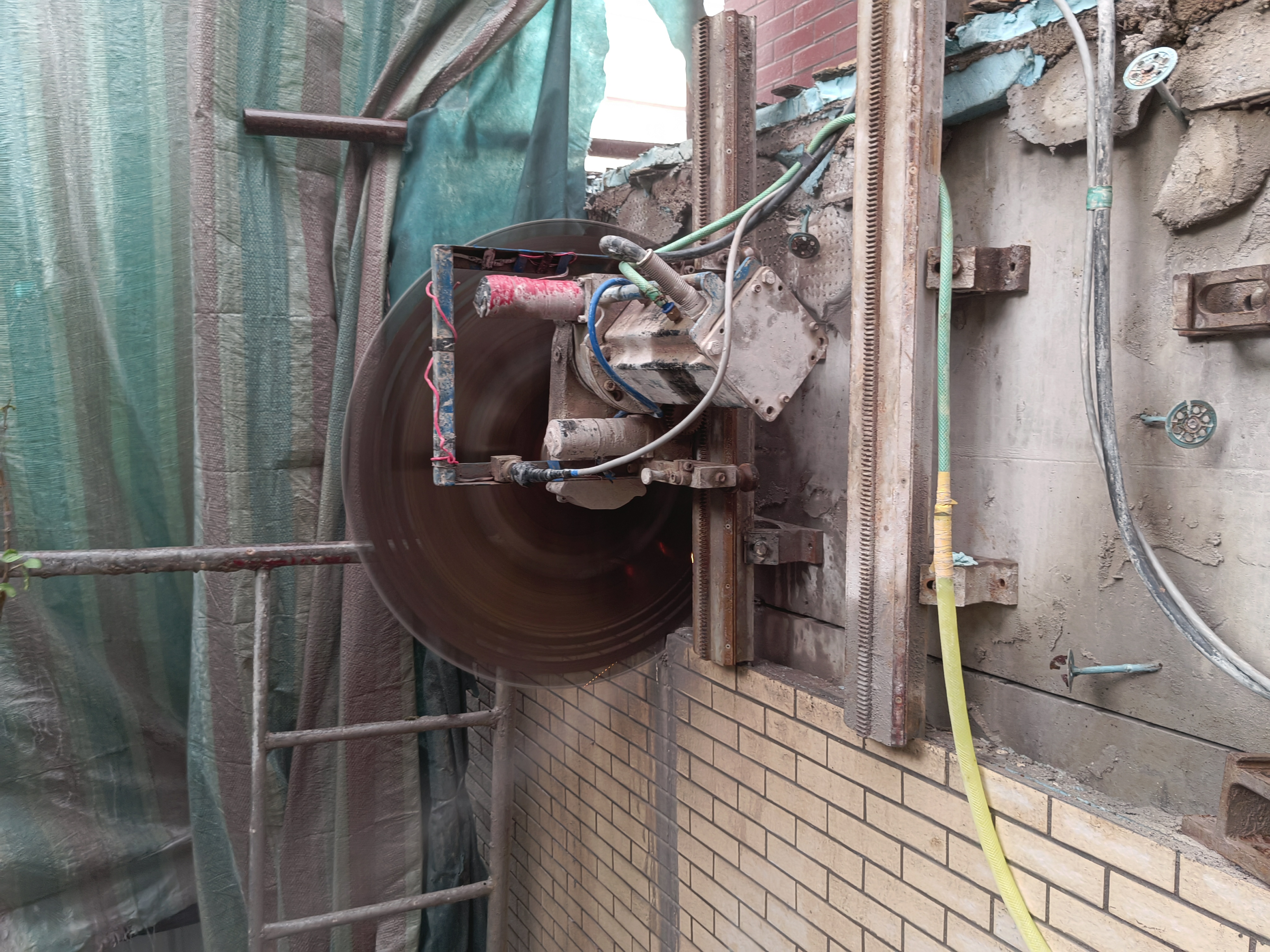 北京大兴墙体切割开洞