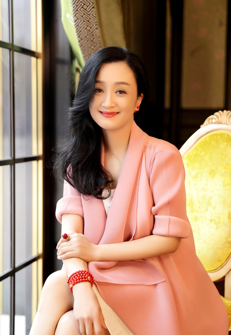 回顾杨昆60岁无儿无女欠45万物业费被告上法庭她现状如何