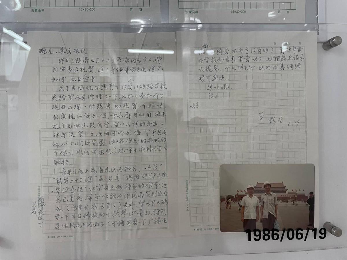 回顾高管死于37㎡的独居房妻儿移民后他和5吨垃圾生活了20年