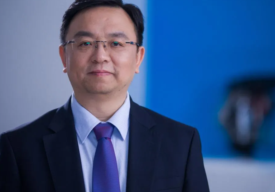 回顾王传福13岁丧父15岁丧母一手创立比亚迪有钱不忘哥嫂