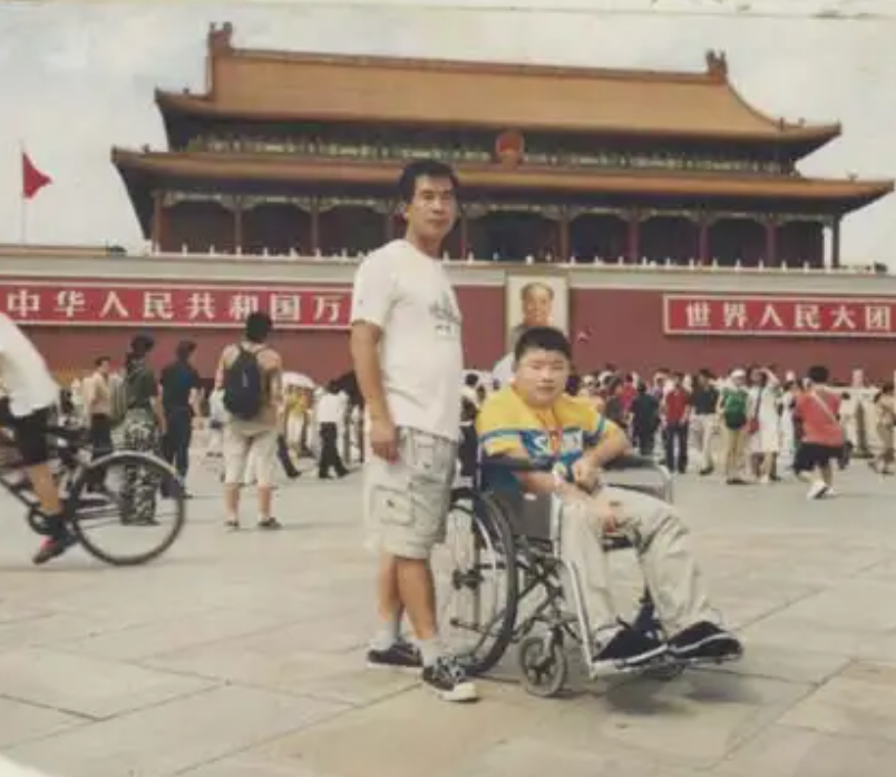 2016年孙子去世7年父亲让假替身见89岁老母亲母亲会信吗