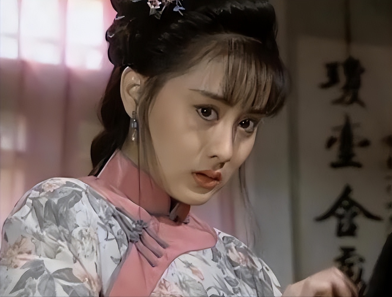 16岁成名38岁嫁豪门后又离婚曾经最美琼女郎如今怎么样了