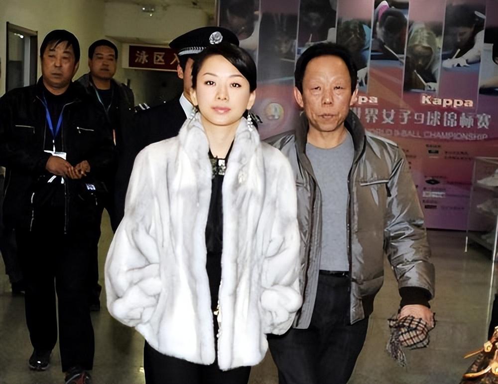 回顾九球天后潘晓婷41岁身价8亿仍未婚她到底在追求什么