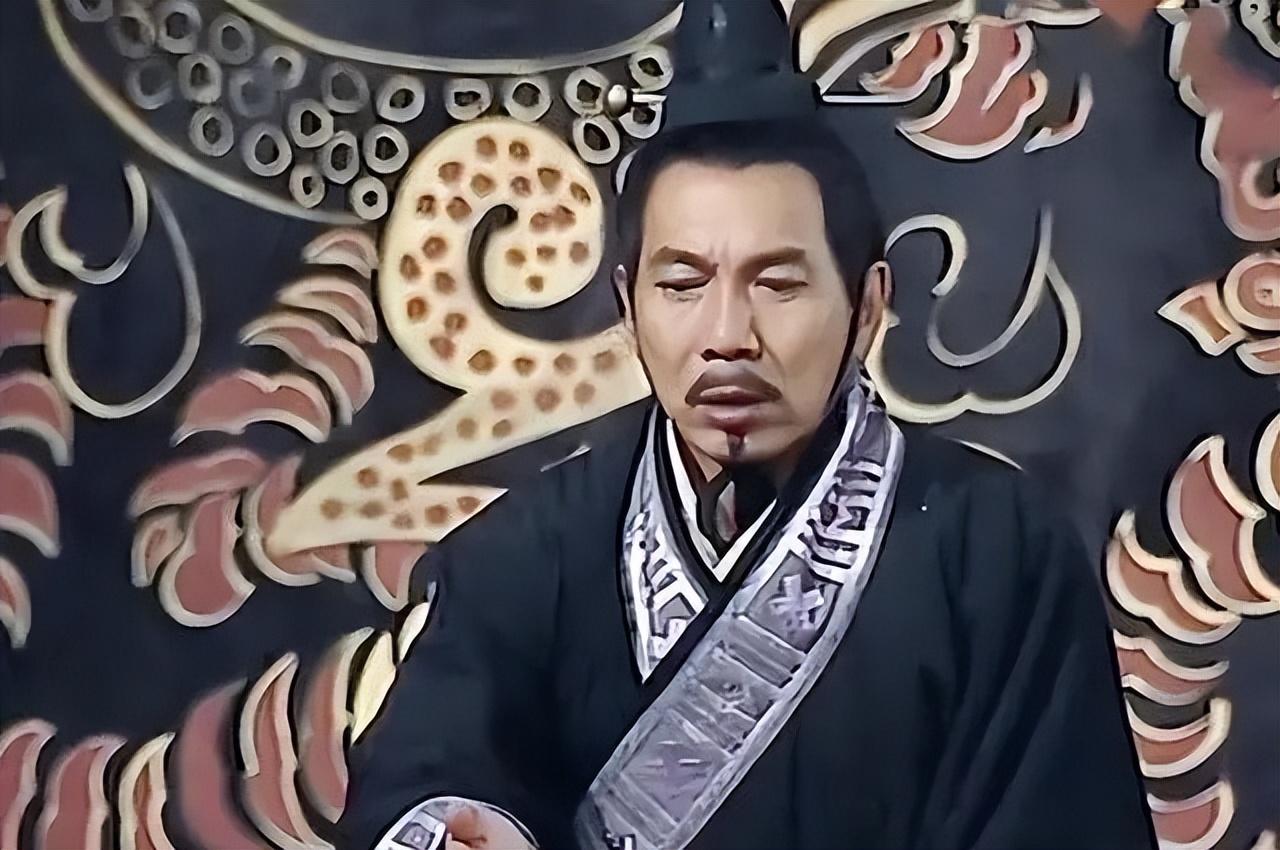 齐庄公被大臣扶持上位却强占其妻子为侮辱他把帽子赏赐给别人