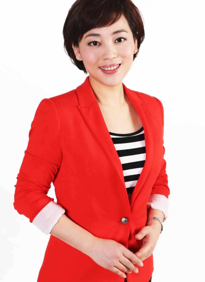 回顾著名女主播劳春燕一路奋斗到央视与丈夫分居如今咋样