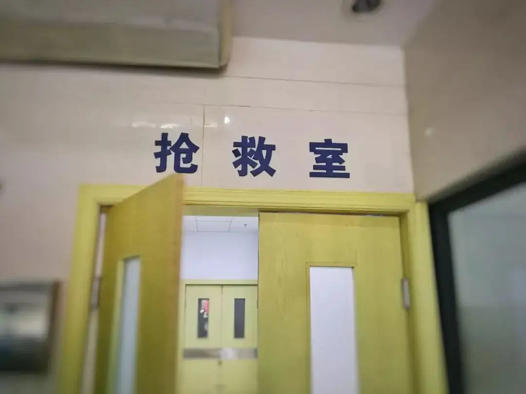 2015年,天津一家四口吃雪糕,三人中毒死亡,警察调查也差点中招