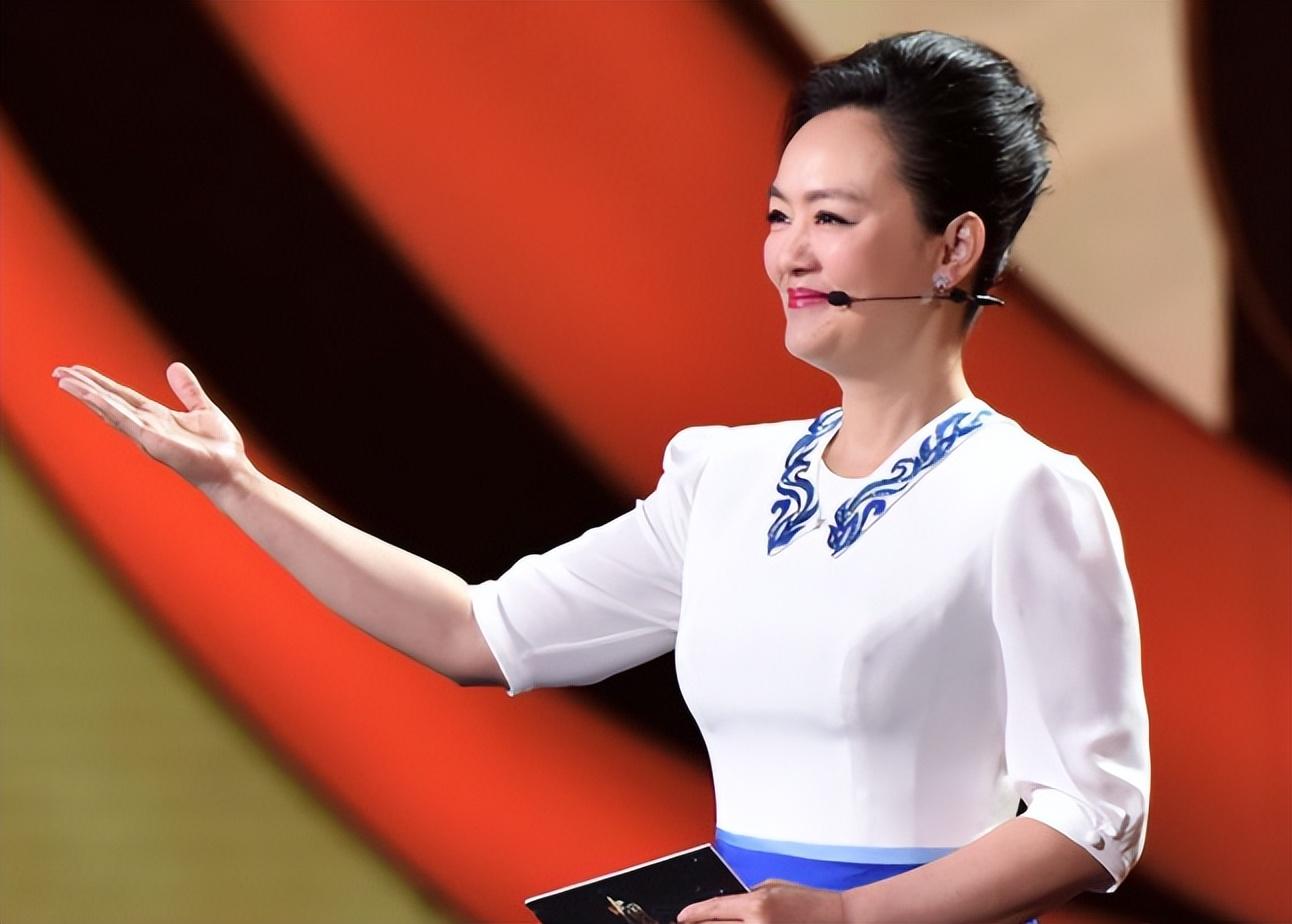 央视主持人孙小梅嫁小2岁哈佛大学海归今58岁活成人生赢家