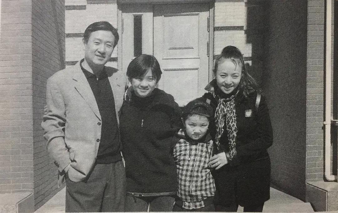 回顾缺少父爱的巴图和妈妈相依为命如今和姐姐成为家里的骄傲