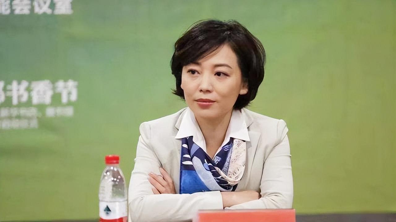 《东方时空》《今日关注》《新闻1 1》《二十四小时》等等,都是劳春燕