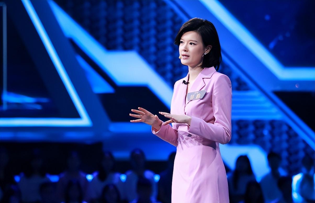 回顾主持邹韵曾征服康辉董卿全英文采访李显龙她真不简单