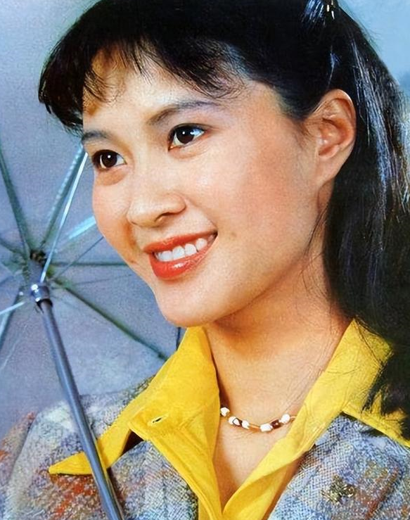 66岁方舒近照曝光,满脸苍桑判若两人