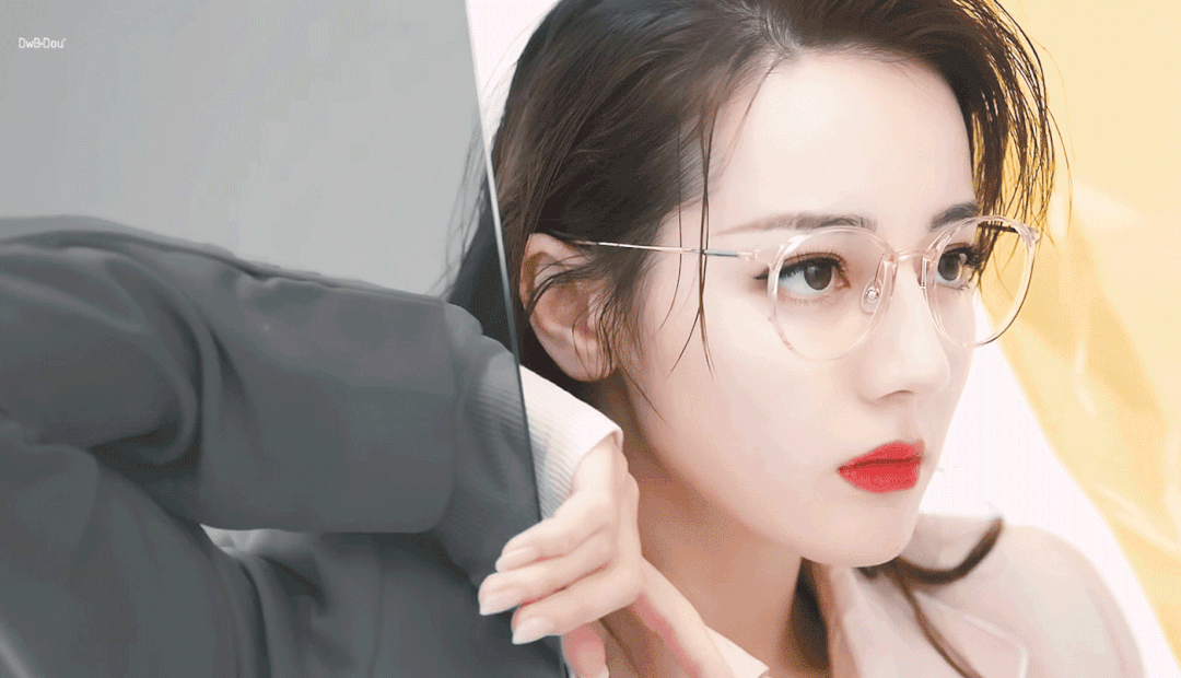 千万别小看戴眼镜女生的颜值