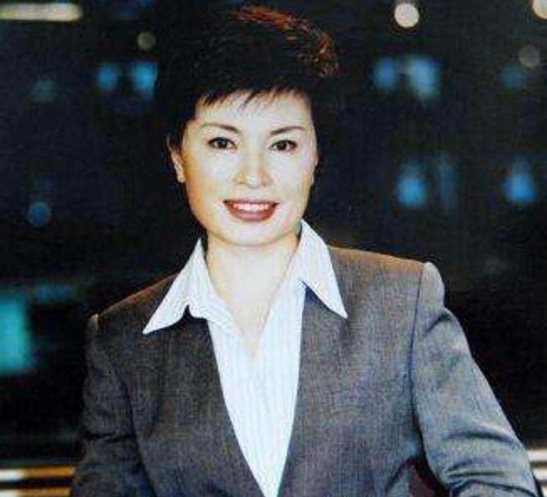 回顾央视李瑞英:26岁结婚工作28年没失误,对儿子有愧疚也有欣慰