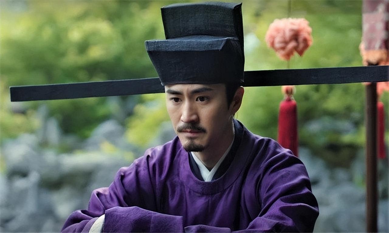 宰相发现小妾与手下私会非常生气第二天给手下买了个老婆